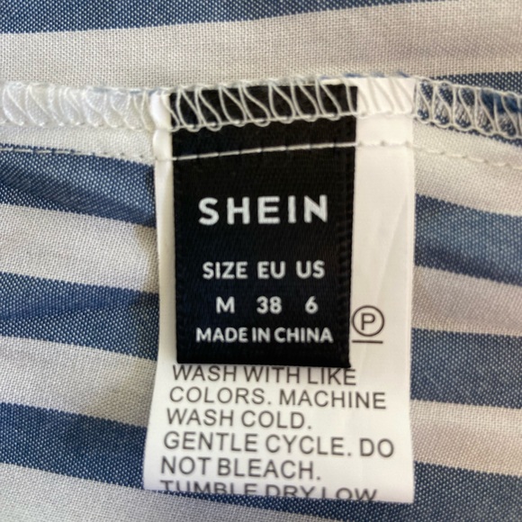 ☀️BNWOT Striped Print Button Up Shirt! - Picture 5 of 6